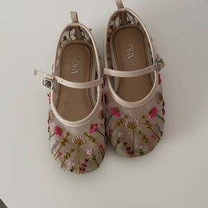 Zara Kids Embroidered Dress Shoes - Cream and Pink